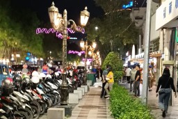 Parkir Tepi Jalan Tunjungan Resmi Dilarang