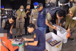 Baca juga : 9.500 Batang Rokok Ilegal Diamankan Satpol PP dan Bea Cukai di Surabaya Selatan