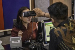 Tertib Adminduk Warga Jadi Kunci agar Bansos di Surabaya Tepat Sasaran