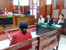 Ahli Unair di Sidang Selebgram Vinna, Hak Gugatan Cerai Tak Bisa Dipidana, Hakim Tegur JPU!