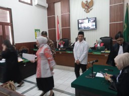 Terdakwa Ijazah Palsu Unitomo Akui Perbuatan Patok Tarif Rp500-Rp1 Juta