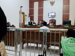 Hakim Ragukan Bukti Dugaan Peredaran Sabu di Sidang Anansah