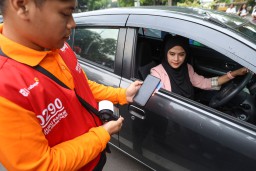 Bayar Parkir Non-tunai Ditolak Jukir, Laporkan ke Satgas Anti-Preman