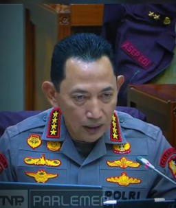 Baca juga : Kapolri Tolak Polri di Bawah Kementerian, Pakar: Kunci Utama Soal Independensi