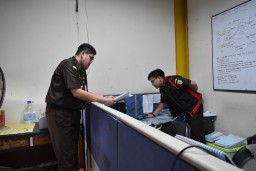Baca juga : Kejari Tanjung Perak Bongkar Dugaan Korupsi PD Pasar Surya, Sewa Stan 2024-2025