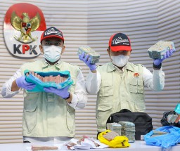 Baca juga : KPK Bongkar Korupsi Pengadaan di Rejang Lebong, Modus Ijon Fee Capai 15 Persen