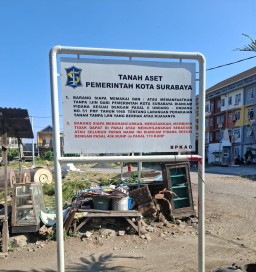 Lahan Aset Pemkot Surabaya Diduga Dipakai Simpan Tiang Wifi, Izin Dipertanyakan