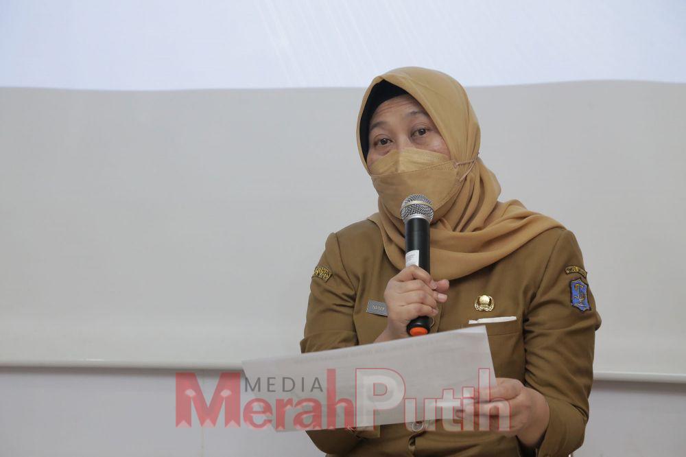 Kepala Dinas Kesehatan (Dinkes) Kota Surabaya, Nanik Sukristina 