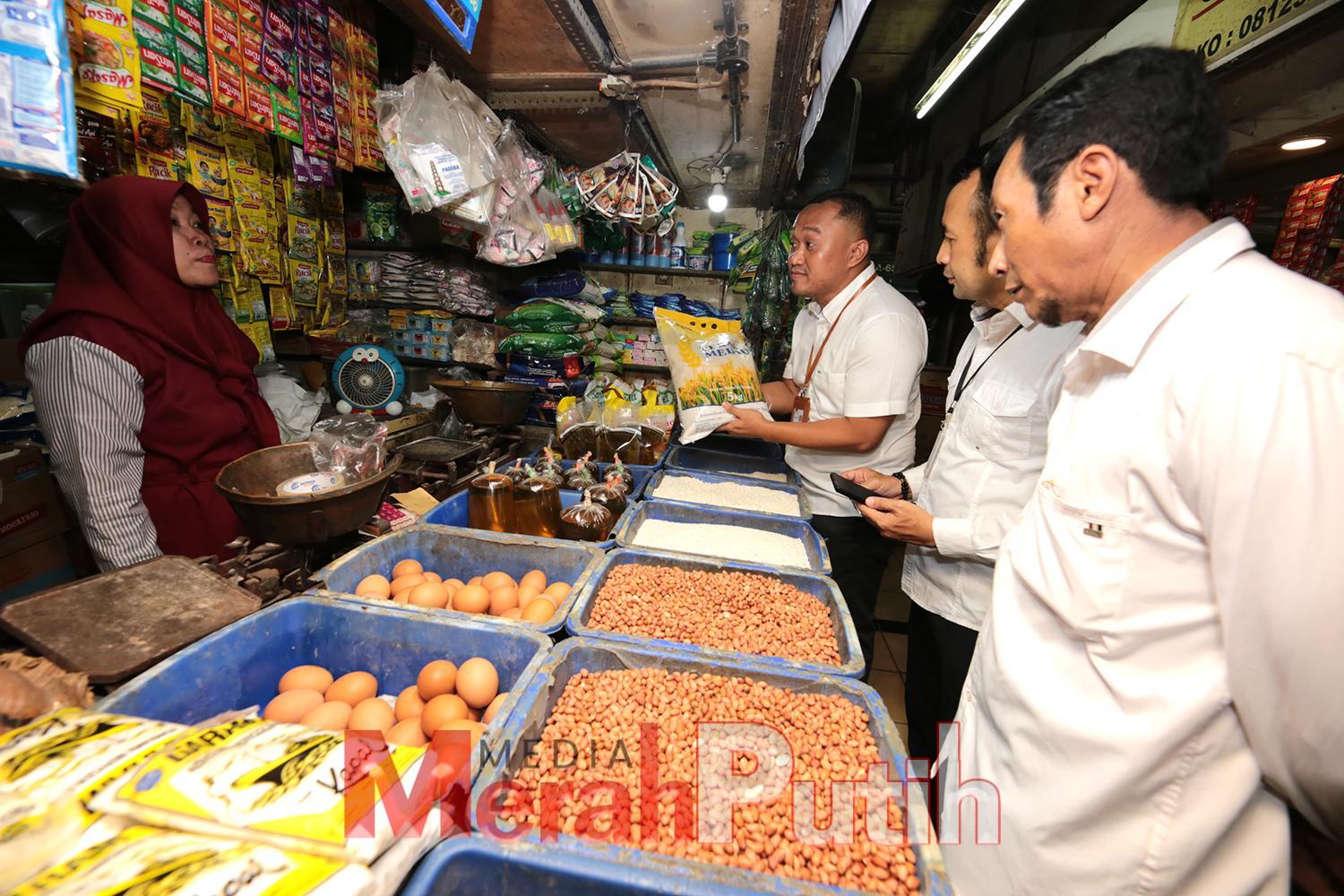 Operasi pasar dan cek harga bahan okok (bapok) di Pasar Wonokromo I dok 