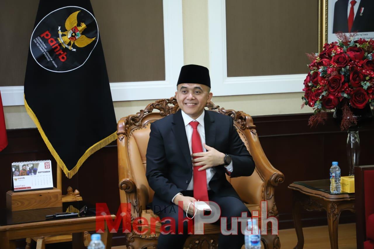 Menpan-RB Abdullah Azwar Anas, mengingatkan, arahan Presiden Joko Widodo agar para pejabat dan ASN meniadakan acara buka bersama. Arahan tersebut, kata ia, harus dipatuhi untuk menjadi perhatian demi kebaikan bersama I MMP I dok Menpan.