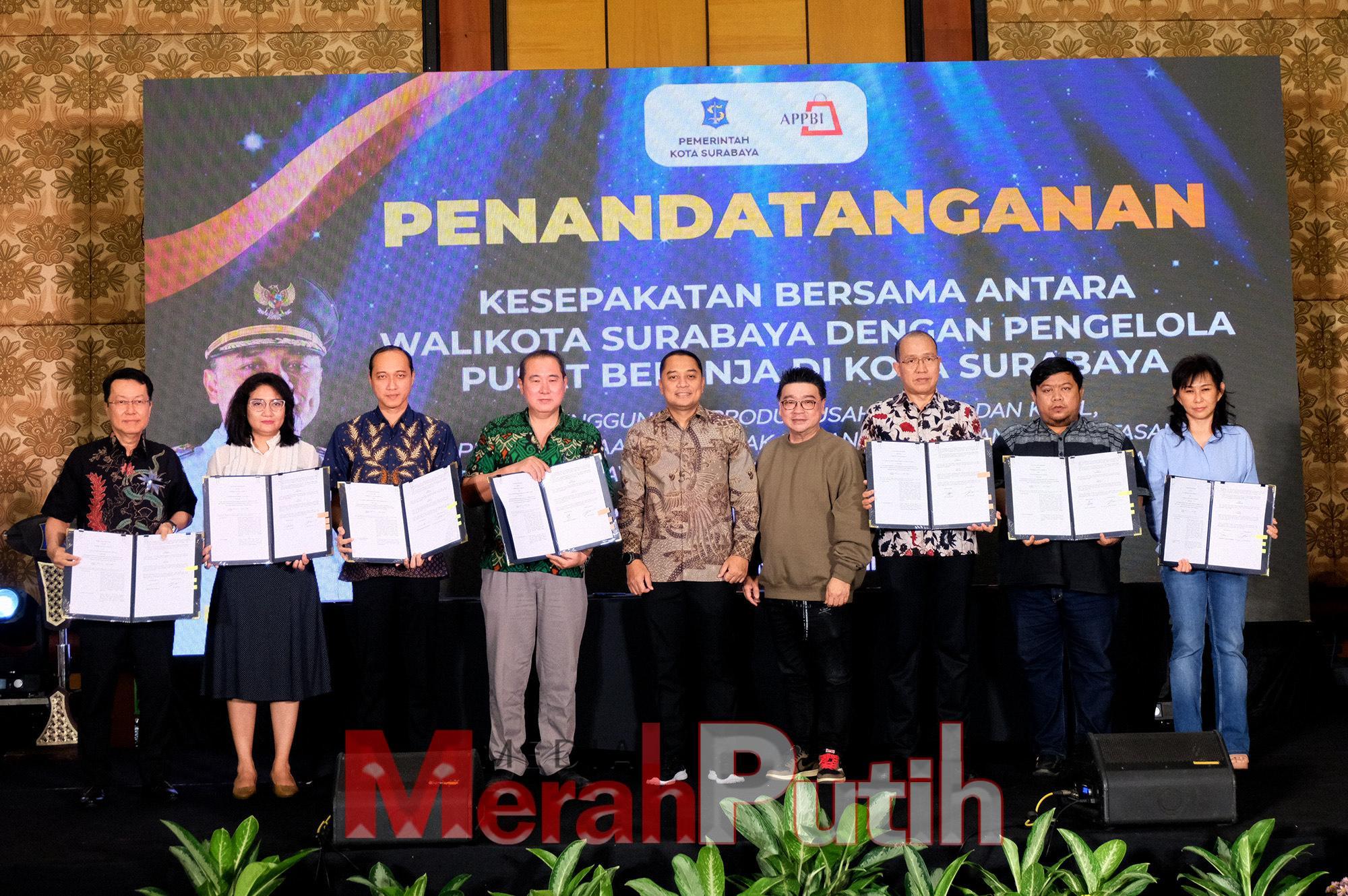 Wali Kota Surabaya Eri Cahyadi menandatangani kesepakatan bersama dengan 32 pengelola pusat belanja (Mal) di Hotel Sheraton, Senin (10/4) I MMP I dok.