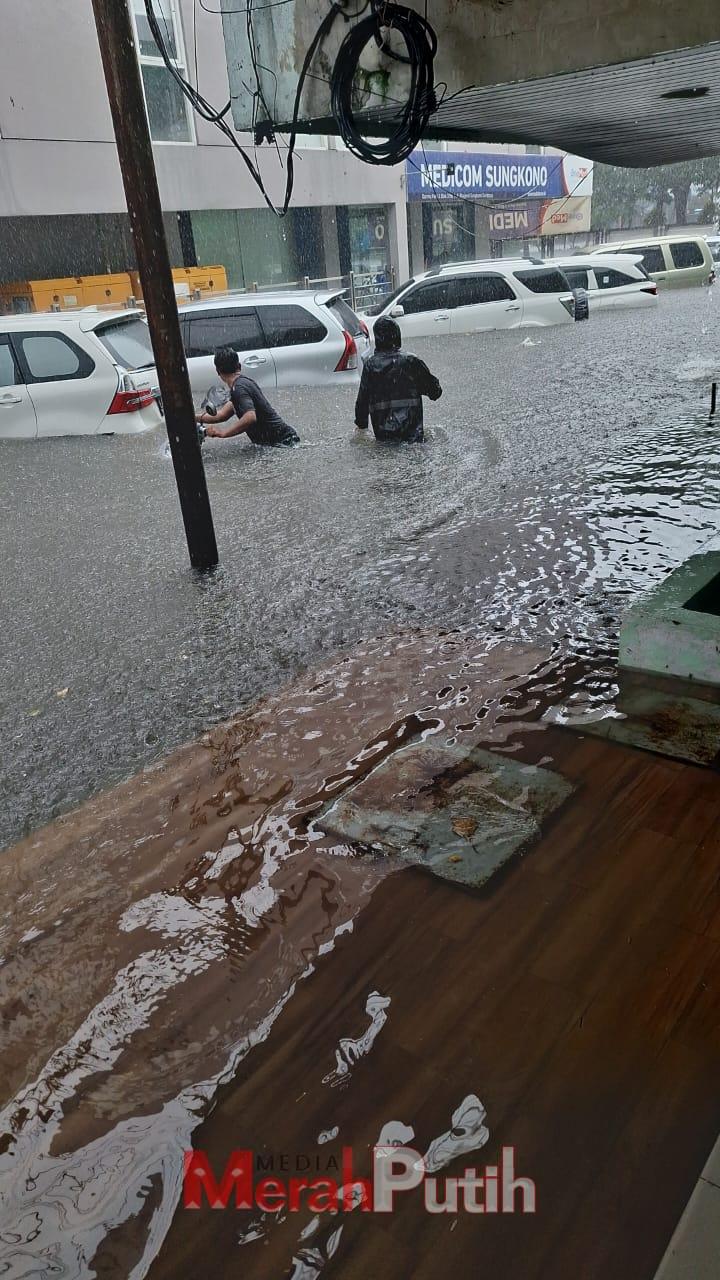 Banjir di Mayjen Sungkono I MMP I Ist.