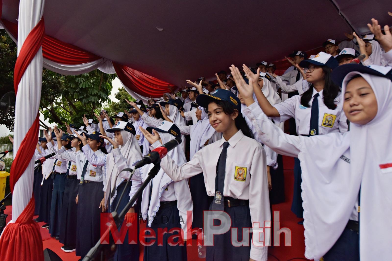 Upacara Hardiknas 2023 yang diikuti seluruh siswa SD-SMP se-Surabaya I dok.