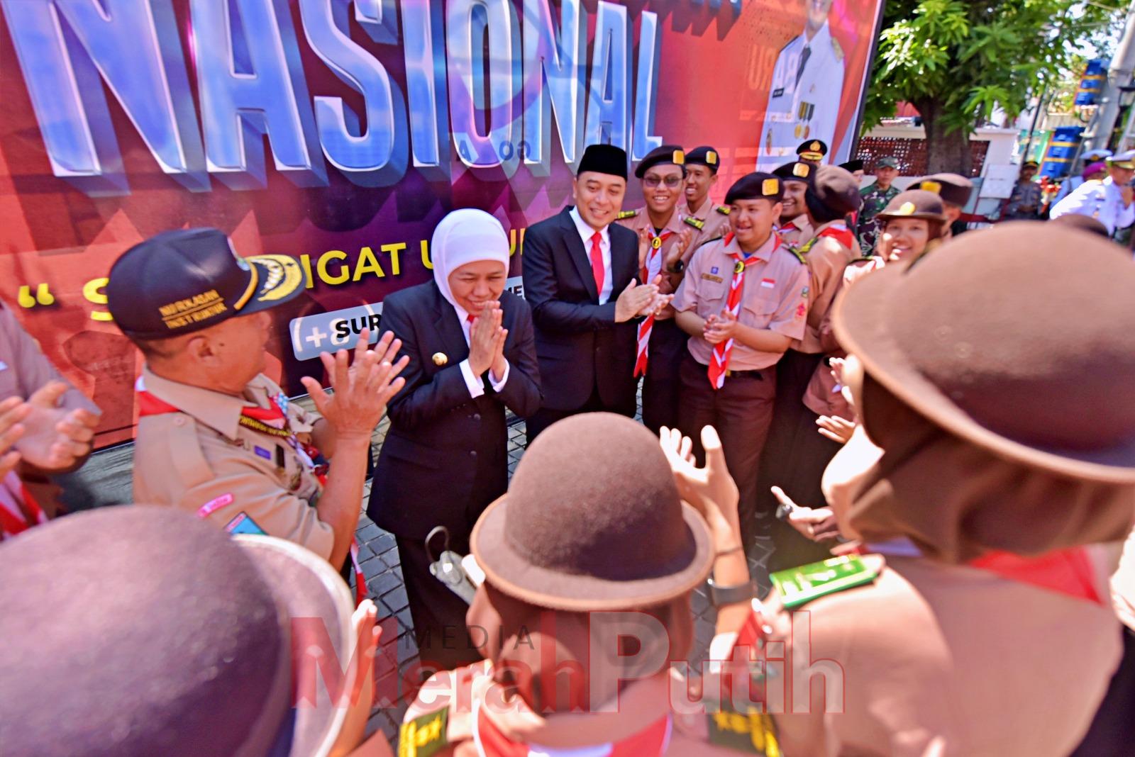 Gubernur Jawa Timur Khofifah Indar Parawansa bareng ali Kota Eri Cahyadi usai berziarah ke makam pahlawan nasional, Dr. Soetomo, Senin (22/5) I MMP I dok humas