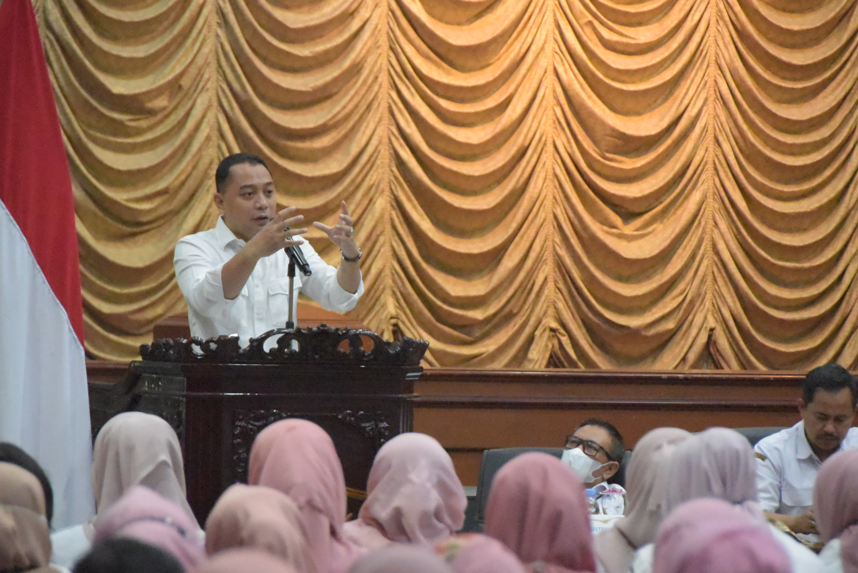 Wali Kota Eri Cahyadi saat memberikan pengarahan kepada seluruh pejabat struktural di lingkungan Pemkot Surabaya I MMP I dok