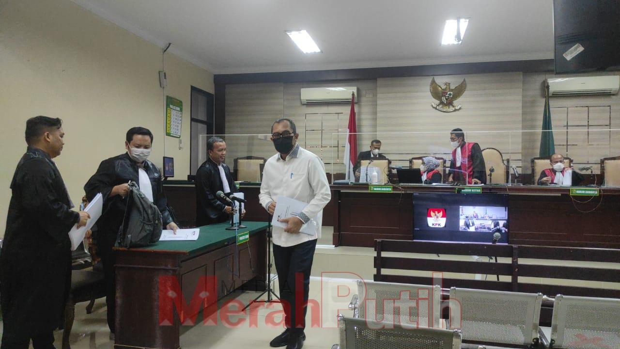 Jatim Sahat Tua Simandjuntak menjalani sidang perdana kasus dugaan suap pengelolaan dana hibah APBD, DPRD Jawa Timur di Pengadilan Tipikor Surabaya I MMP I Totok