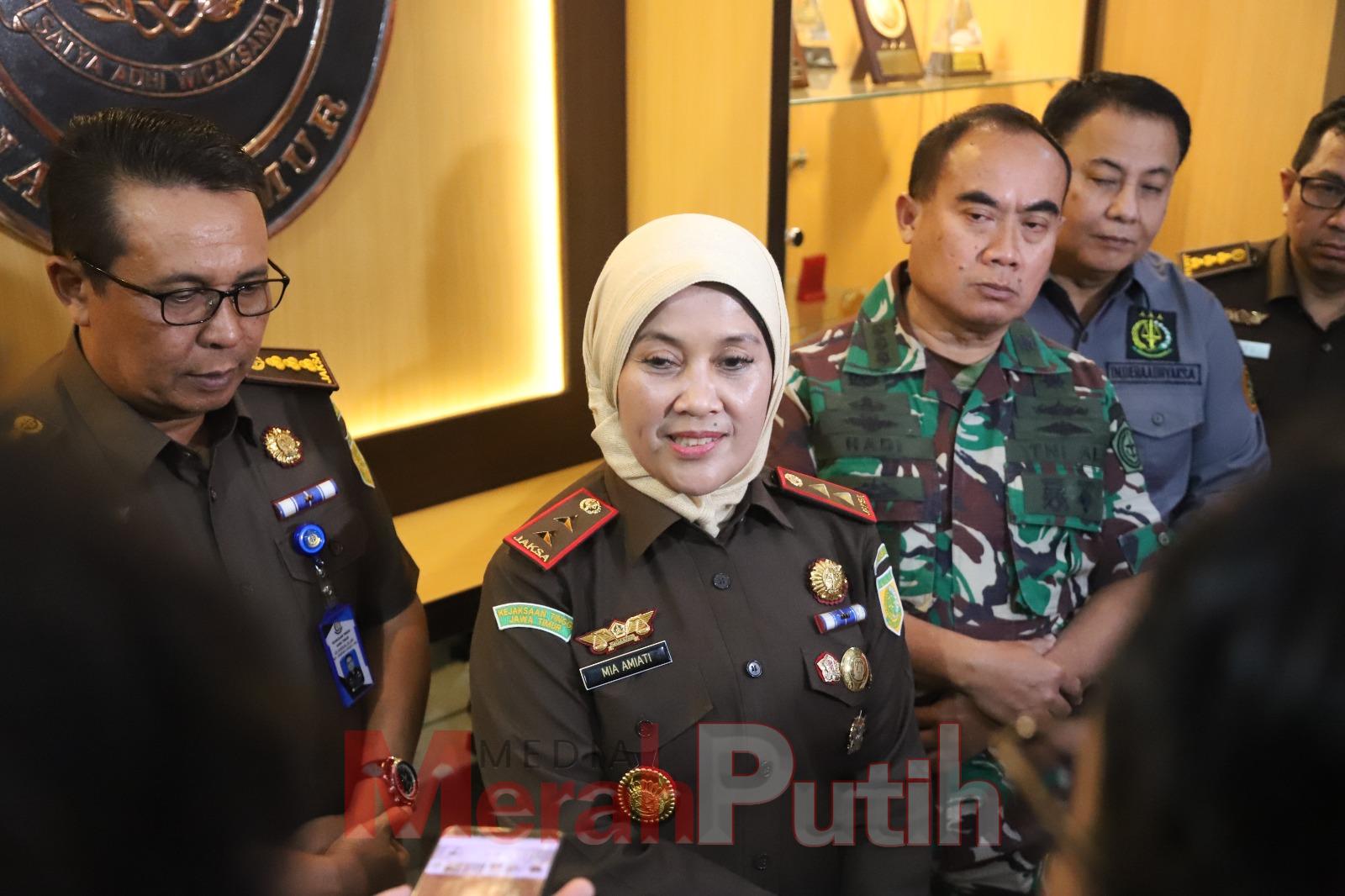 Kepala Kejati Jatim, Mia Amiati usai konferensi pers,pengungkapan kasus dugaan korupsi pembangunan rumah prajurit fiktif, Kamis (22/6/2023) I dok Penkum