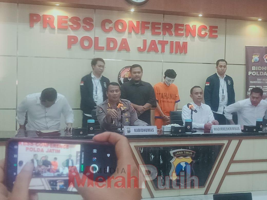 Pengungkapan kasus pembobolan website Pemkab Malang digelar di Gedung Bidang Humas Mapolda Jatim, Senin (5/6) I MMP