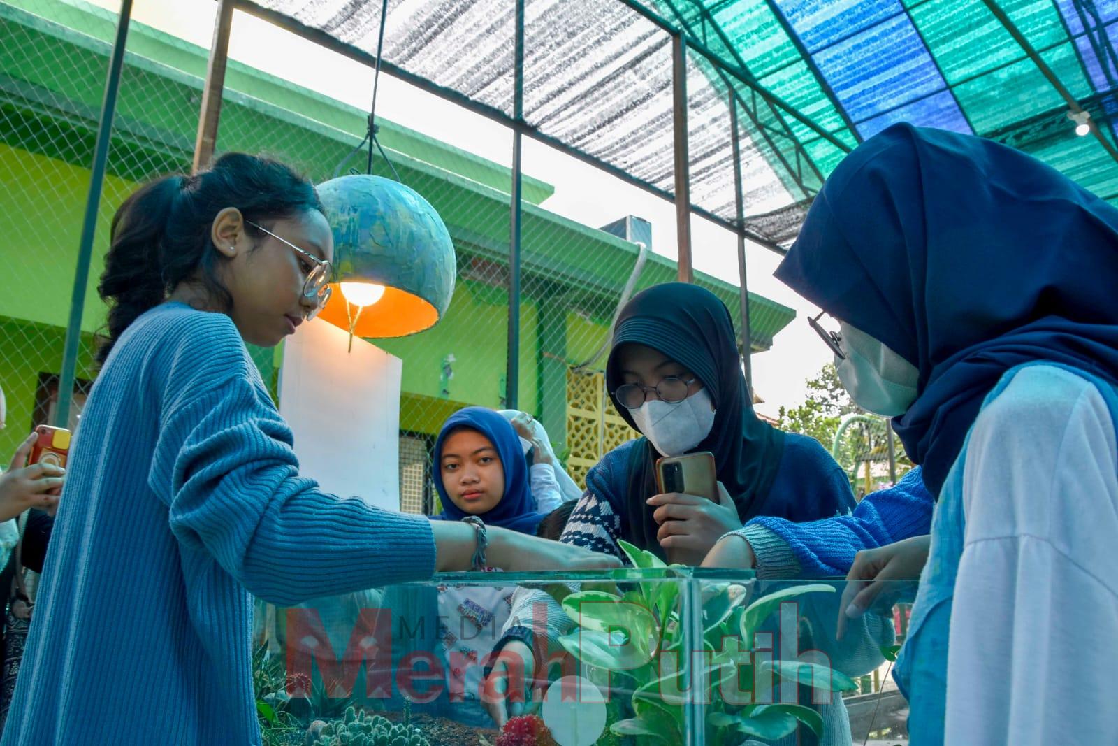 Mini Agrowisata Surabaya menjadi salah satu destinasi favorit yang banyak dikunjungi masyarakat, khususnya anak-anak. Bahkan, pengunjung yang datang ke Mini Agrowisata Surabaya dalam sehari bisa mencapai 500 anak