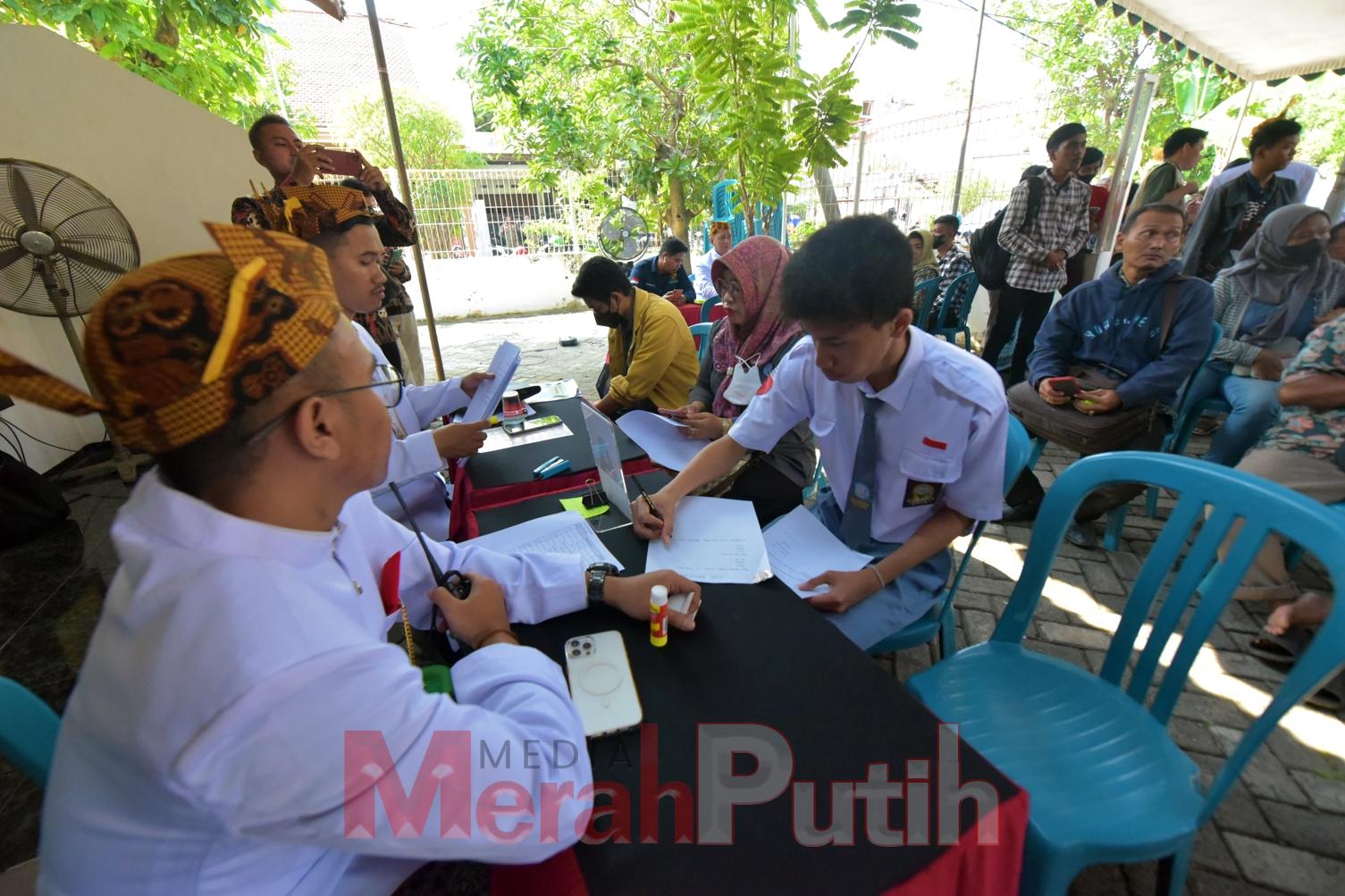 Wali Kota Eri Cahyadi menegaskan bahwa kebijakan menggratiskan biaya penerbitan Surat Keterangan Sehat bagi pelajar ini bertujuan untuk meringankan beban orang tua dan siswa dalam memenuhi syarat pendaftaran, sehingga proses penerimaan calon siswa SMK tid