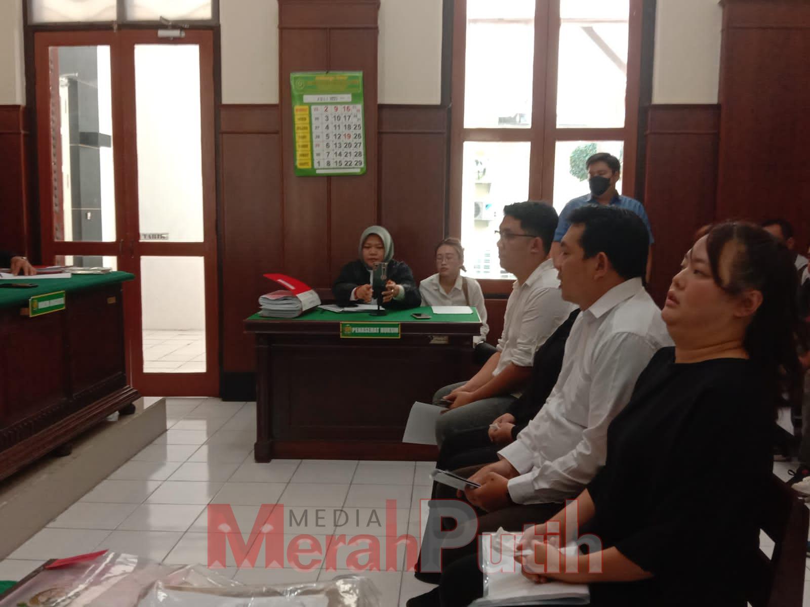 Pasutri Heksindo Gusti dan Grace Velisia diseret di Pengadilan terkait penipuan investasi alat kesehatan atau Alkes yang merugikan korban mencapai Rp 1,3 miliar
