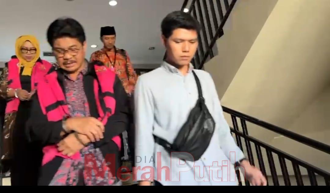 Mantan kepala dinas pendidikan, Saiful Rachman usai menjalani pemeriksaan kantor Kejari Surabaya kini ditahan di Cabang Rutan Negara Kelas I Surabaya pada Kejati Jatim I MMP I dok