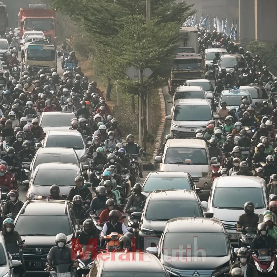 Gaikindo mengajak semua pihak ambil bagian atasi polusi udara dengan menggunakan kendaraan emisi rendah sebagai solusi untuk mengurangi polusi udara