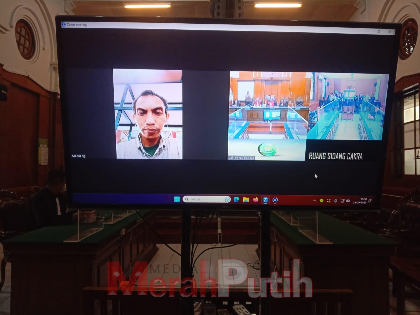 Terdakwa dokter gadungan Susanto menangis saat dituntut empat tahun penjara di ruang Cakra Pengadilan Negeri (PN) Surabaya, Senin,(18/09) I MMP I Totok Prastyo