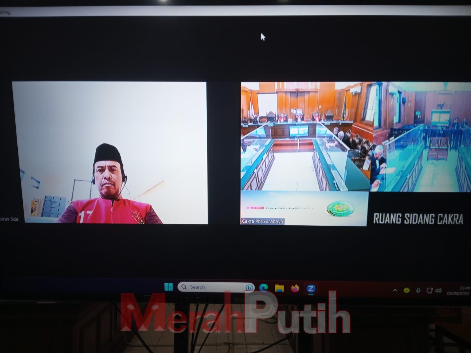 Mantan Walikota Samanhudi terdakwa perampokan Rumdis Walkot Blitar menjalani sidang tuntutan di PN Surabaya, Selasa (5/9). Ia dituntut pidana selama 5 tahun penjara
