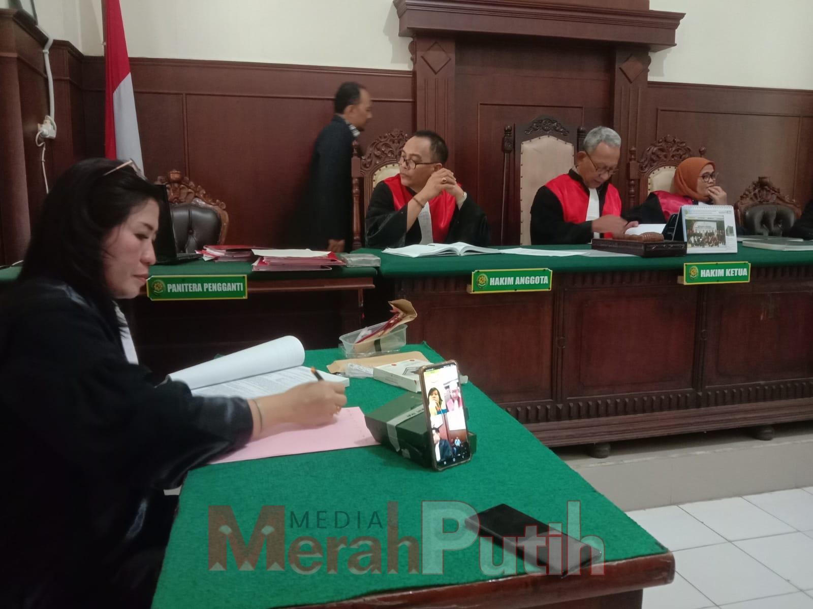 Sidang pemeriksaan saksi, Jaksa Penuntut Umum (JPU) Sabetania R. Paebonan menghadirkan saksi penangkap anggota Ditresnarkoba Polda Jatim yakni saksi Sigit Tri Cahyo dan Krisna Wilis Putra di PN Surabaya, Kamis (21/09) I MMP I Totok Prastyo