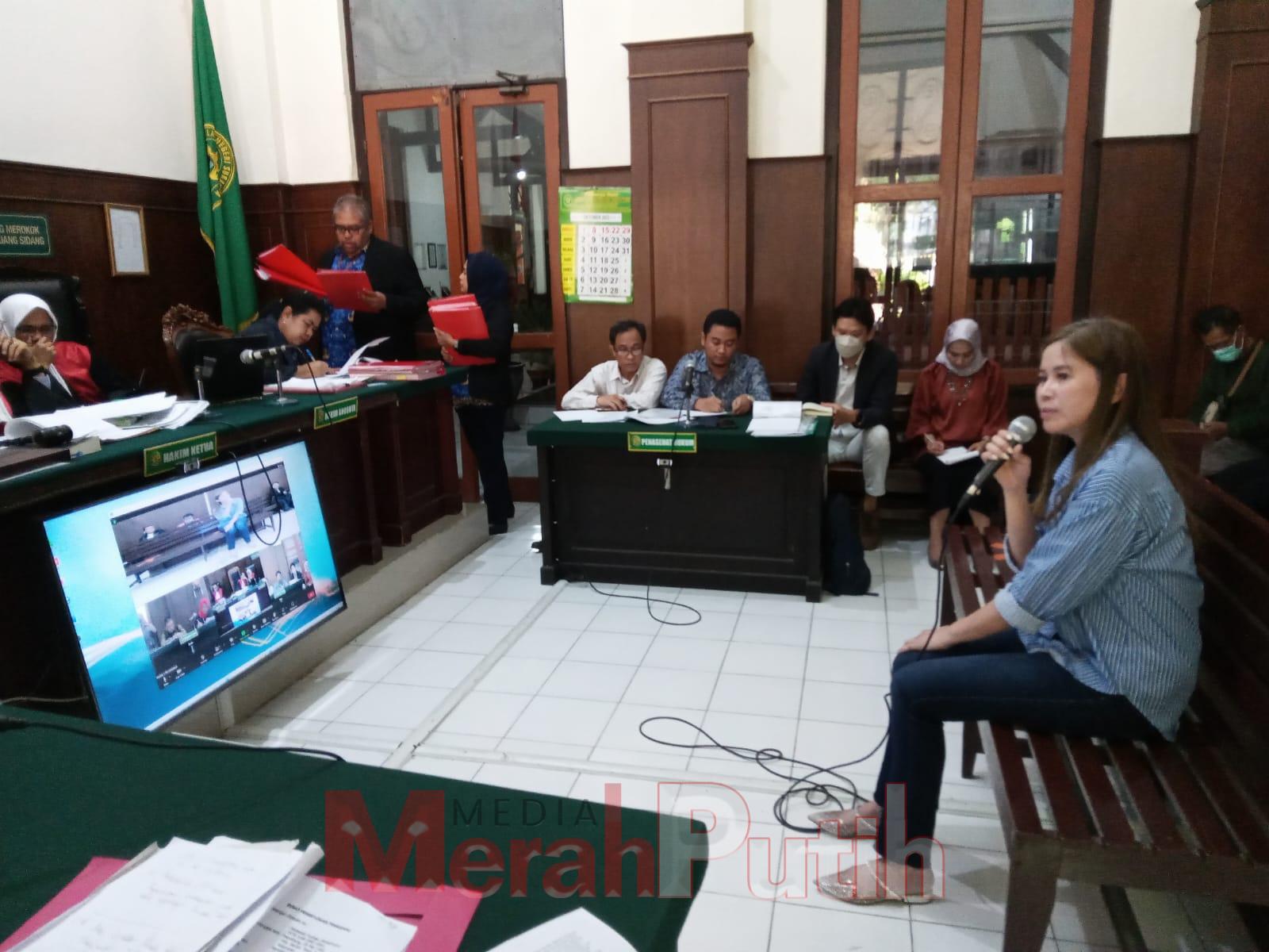 Saksi fakta Meggy yang telah mengenal Harjanti sejak 2017 hingga tahun 2018 dan saat dikenalkan oleh temannya. Dalam keterangan di hadapan majelis hakim Pengadilan Negeri (PN) Surabaya, Meggy kaget kalau Harjanti dibilang 'gila', karena kami sempat pergi 