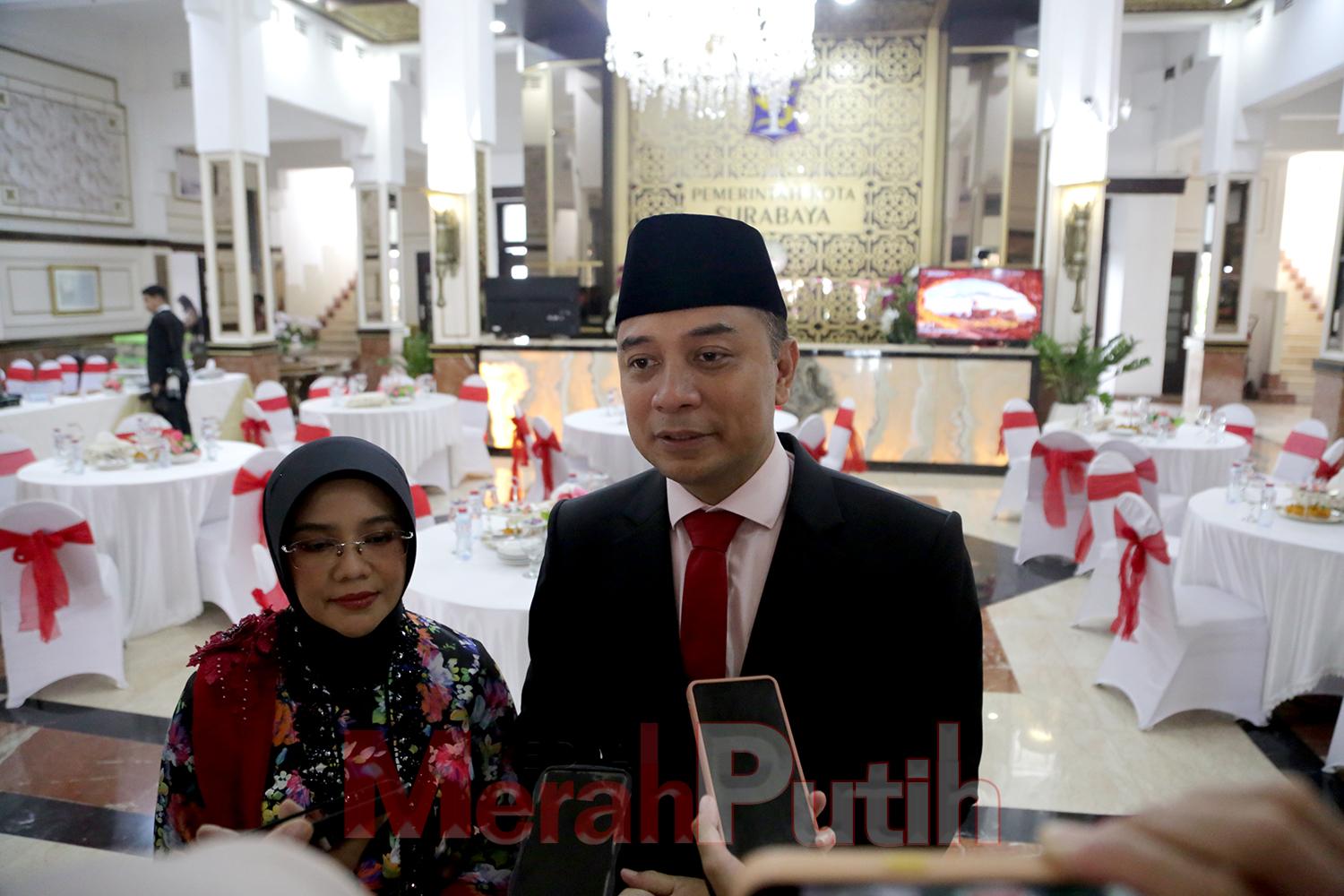 Wali Kota Surabaya, Eri Cahyadi mengatakan bahwa pemkot memberikan perlindungan kepada ibu dan anak melalui pendampingan I MMP I humas