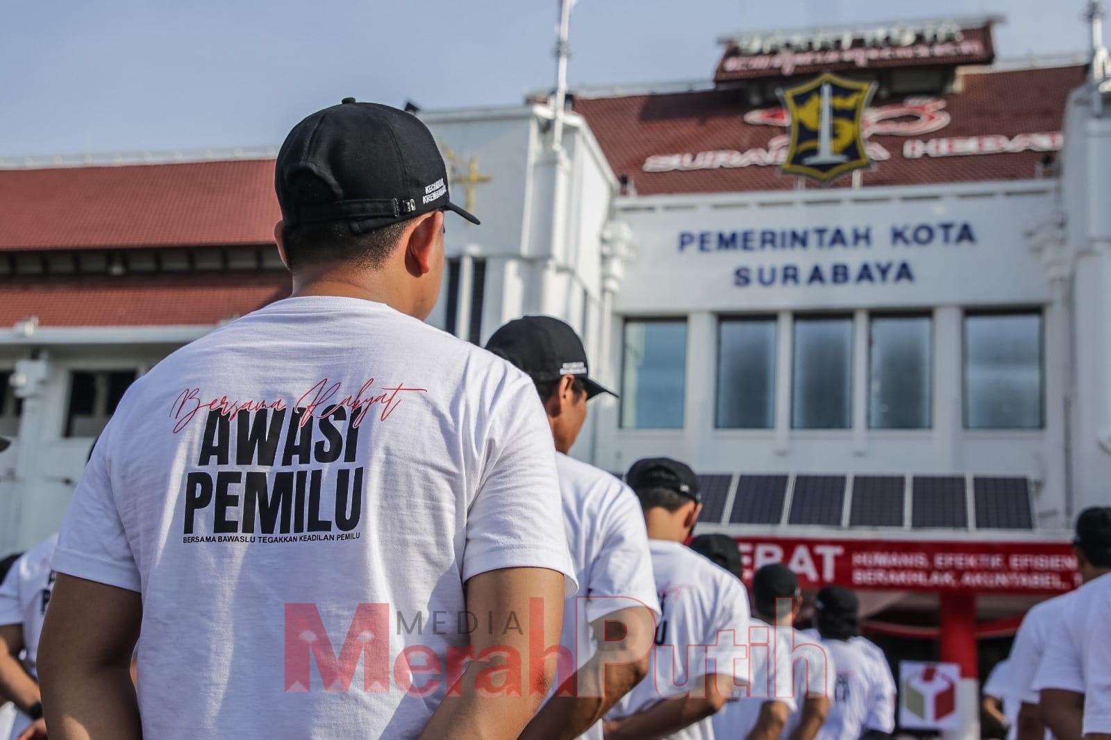 seluruh partai politik di Surabaya diminta untuk mematuhi terkait aturan pemasangan APK. Jika ada APK yang melanggar aturan, maka akan ditertibkan I MMP I dok 