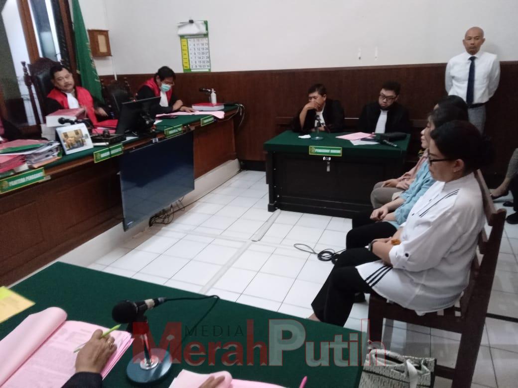 Didalam dakwaan Jaksa Penuntut umum menyebut terdakwa Ani Puspita Ningsih bersama-sama Ana Dwi Fitrisari, Nanda Dewi Harmani dan Agus Tranggono Prawoto dengan sengaja membuat atau menyebabkan adanya pencatatan palsu dalam pembukuan atau dalam proses lapor