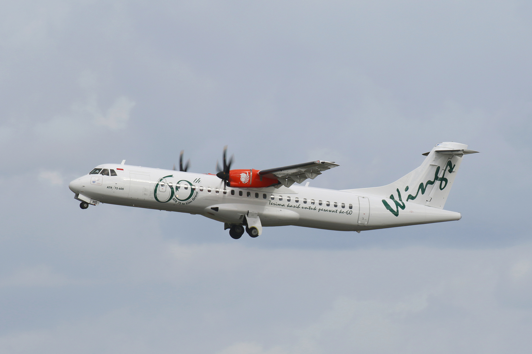Pesawat ATR 72 berperan sebagai penghubung orang dan distribusi barang dari bandar udara setingkat kabupaten hingga setingkat kecamatan. Pesawat ini didesain melayani penerbangan jarak pendek secara langsung (point to point) berdurasi waktu tempuh kurang 