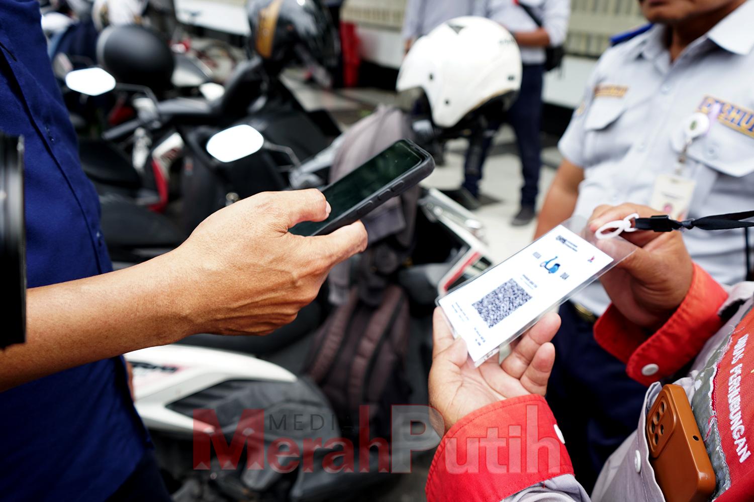 Wali Kota Eri Cahyadi menyebut, pihaknya akan melakukan evaluasi penerapan pembayaran parkir melalui QRIS ke depannya. Artinya, pembayaran parkir tidak hanya bisa dilakukan via QRIS, tapi juga dimungkinkan melalui voucher atau berlangganan I MMPI dok pemk