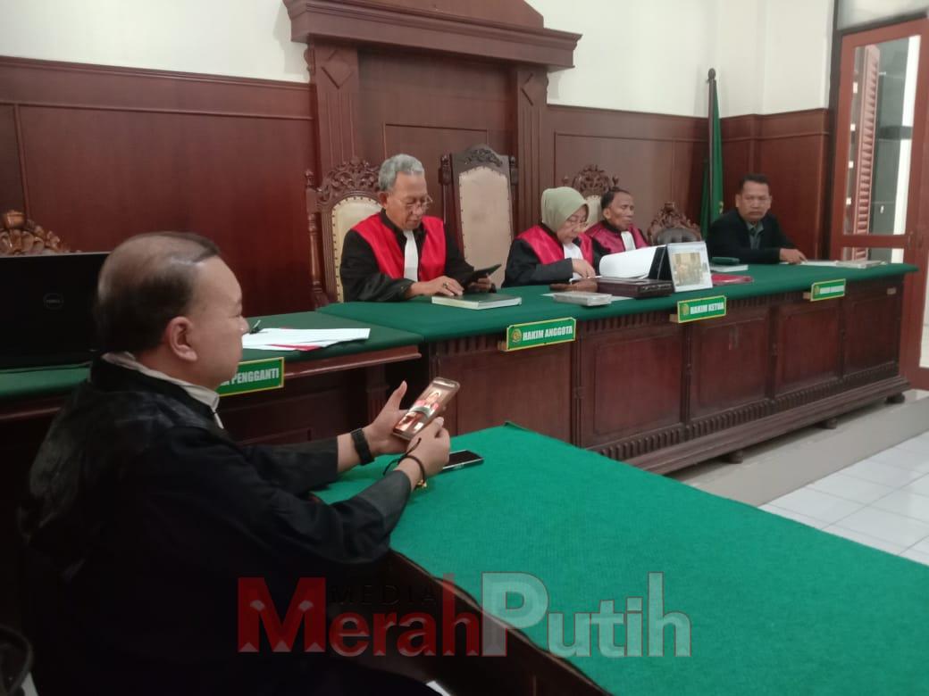 Amar putusan Hakim Titik Budi Winarti mengatakan, bahwa terdakwa terbukti bersalah secara sah dan meyakinkan melakukan tindak Pidana percobaan pencurian dengan pemberatan sebagaimana diatur dalam Pasal 363 ayat 1 KUHP I MMP I Totok Prastyo