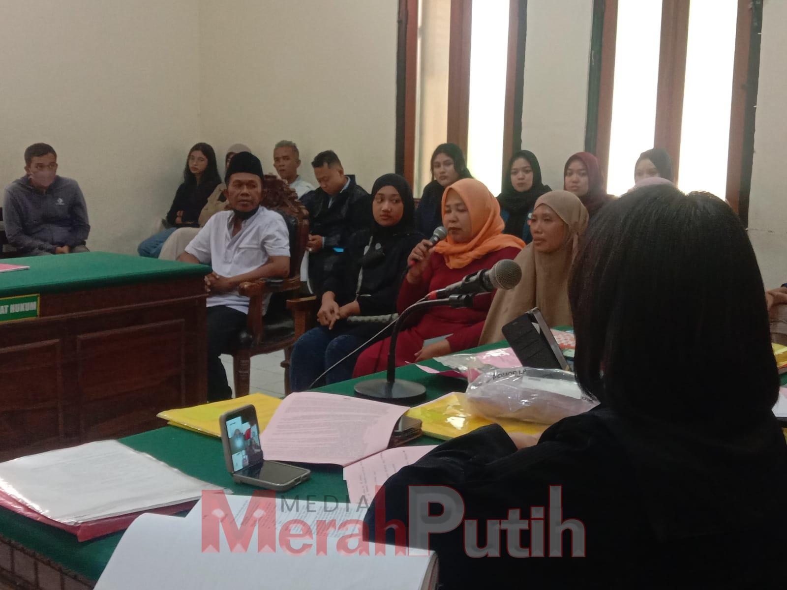 Pada persidangan Jaksa Penuntut Umum (JPU) Dewi Kusumawati dari Kejaksaan Negeri Tanjung Perak menghadirkan saksi yaitu Sinal, Rahma, Yunita Choirulisa, Jaminem dan Nur Cholilah,Rabu (10/01/2024) I MMP Totok Prastyo