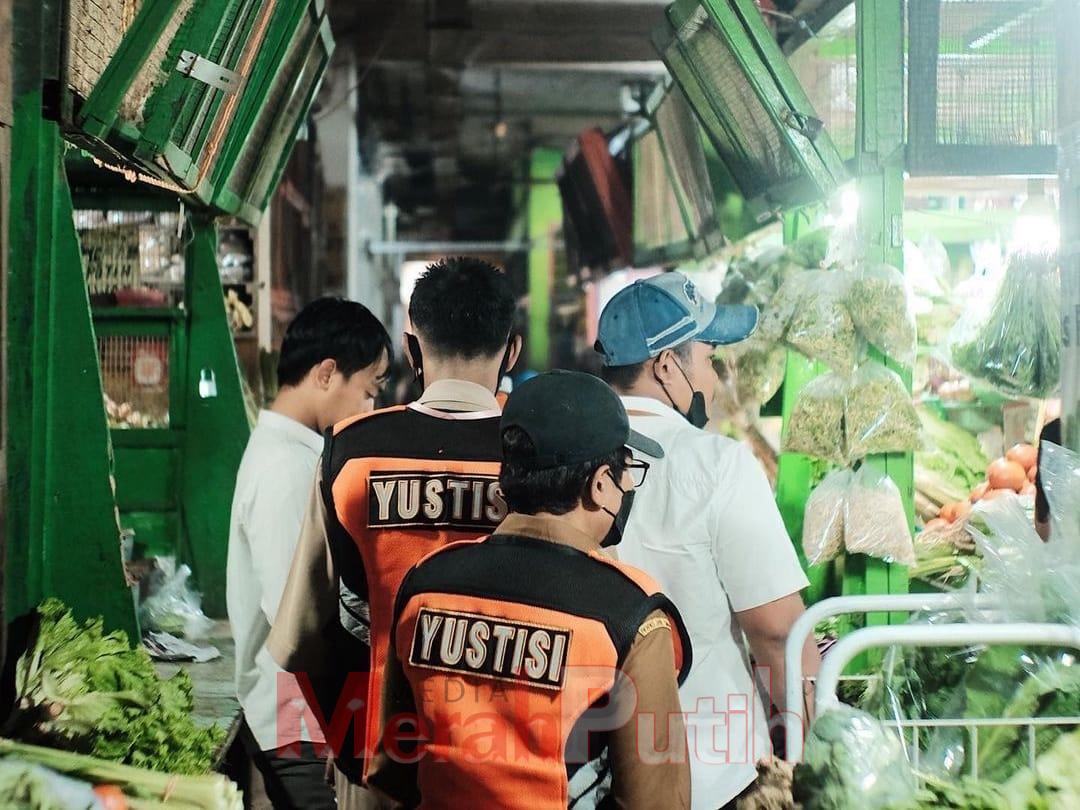 Operasi Yustisi - Penindakan pelanggaran sampah itu merupakan upaya pelaksanaan Peraturan Daerah (Perda) Kota Surabaya Nomor 1 Tahun 2019 tentang Perubahan Atas Perda Kota Surabaya Nomor 5 Tahun 2014 Tentang Pengelolaan Sampah dan Kebersihan di Kota Surab