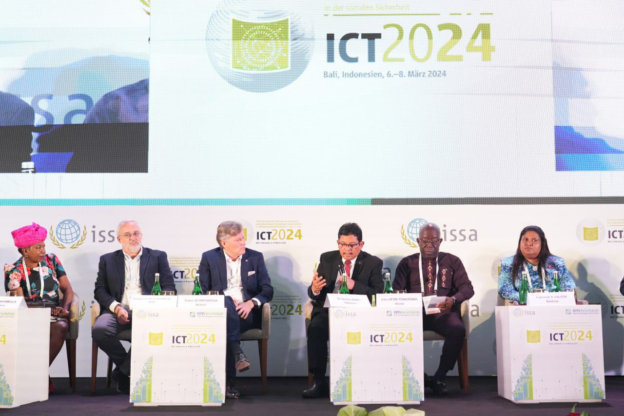 Konferensi Internasional ICT - Turut hadir dalam kegiatan tersebut Ketua Otoritas Jasa Keuangan (OJK), Direksi dan Dewan Pengawas BPJS Kesehatan, Direksi dan Dewan Pengawas BPJS Ketenagakerjaan, Deputi Bidang Pembangunan Manusia dan Kebudayaan Sekretaris 