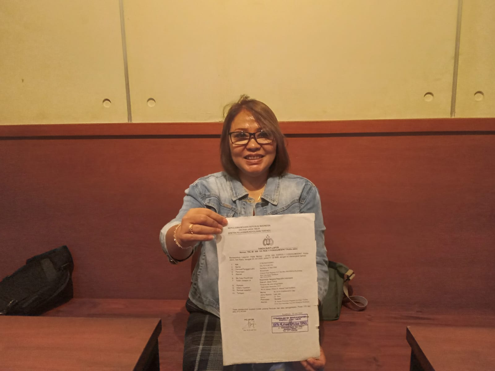 Suhartini warga Surabaya mengeluh terkait kinerja Polda Jatim, ia sebagai pelapor terkait perkara dugaan penipuan dan penggelapan yang ia laporkan sejak 22, Juli 2020 kini pada 13 Maret 2024 perkaranya dihentikan penyidik dengan alasan tidak cukup alat bu