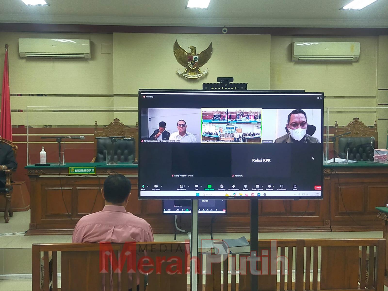 Ketua Majelis Hakim Ni Putu Sri Indayani sempat terpantik emosi lantaran saksi yakni Kasi Intel Kejari Bondowoso tidak dihadirkan dalam sidang terkait dugaan kasus suap perbuatan 'main proyek' I MMP I Totok Prastyo 