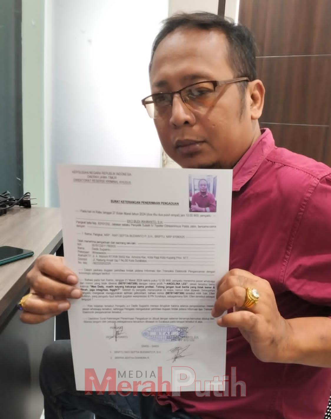 Pesan dugaan berbau ancaman dan intimidasi yang dikirim oelh salah satu pengelola Resto akhirnya resmi dilaporkan ke Polda Jatim oleh wartawan yang juga pemimpin redaksi (Pemred) salah satu media online di Surabaya. Rabu (27/3) I MMP I dok. 