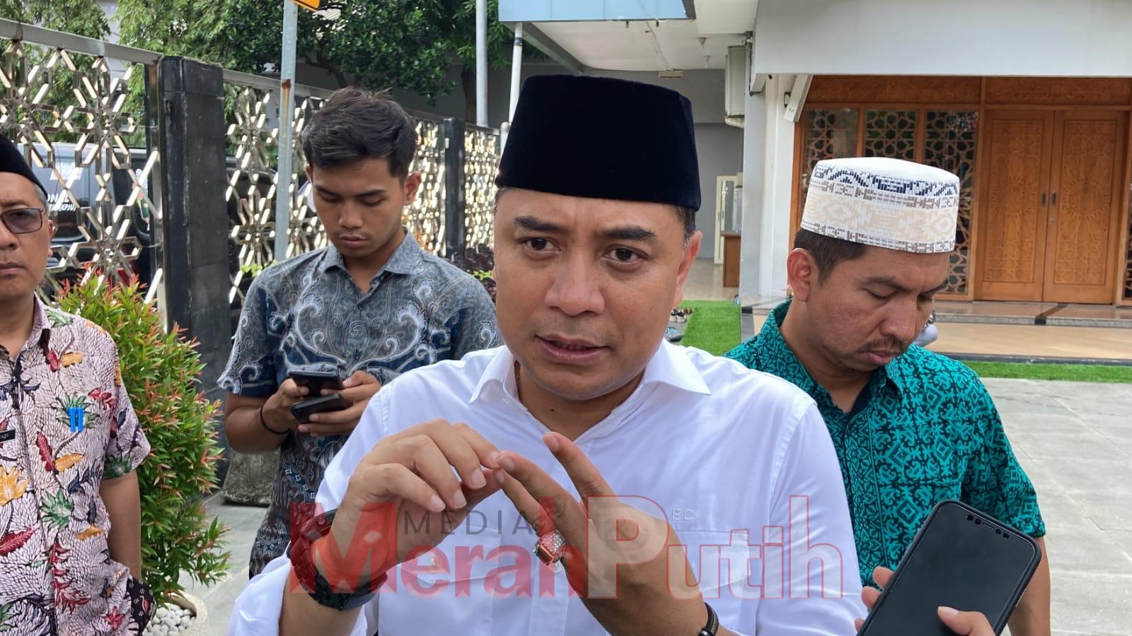 Wali Kota Eri Cahyadi menitip pesan kepada warga Surabaya yang akan mudik, supaya memilih waktu yang tepat. Termasuk pula ketika warga itu akan kembali ke Kota Surabaya. Sebab, jangan sampai ketika mudik ataupun balik, warga tersebut justru memilih waktu 