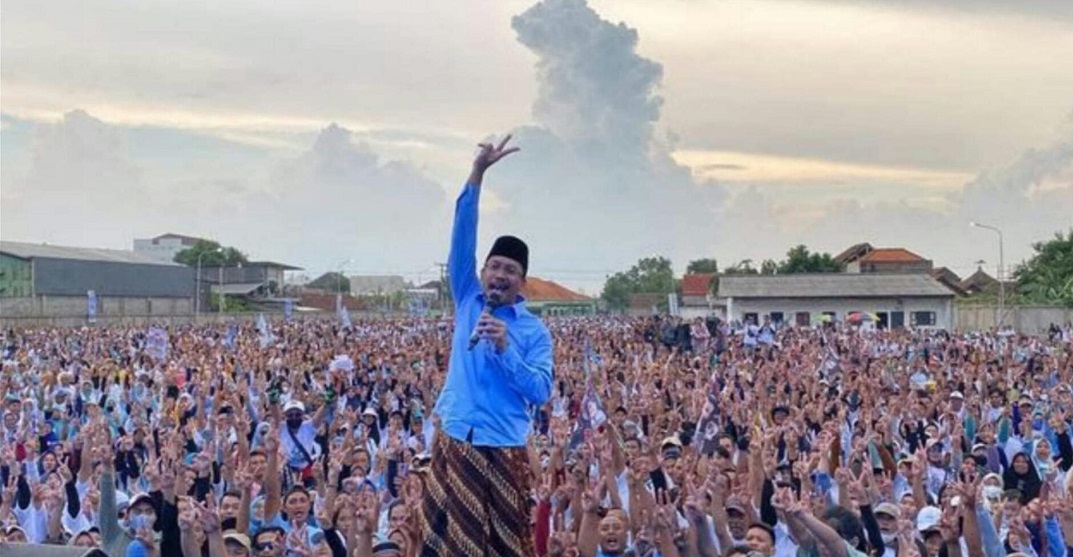 Bupati Sidoarjo Ahmad Muhdlor Ali alias Gus Muhdlor saat memimpin langsung deklarasi dukungan terhadap pasangan capres-cawapres kudu 02 Prabowo Subianto-Gibran Rakabumi Raka di Pondok Pesantren Bumi Shalawat di Sidoarjo, Kamis (1/2/2024) I MMP I kmp