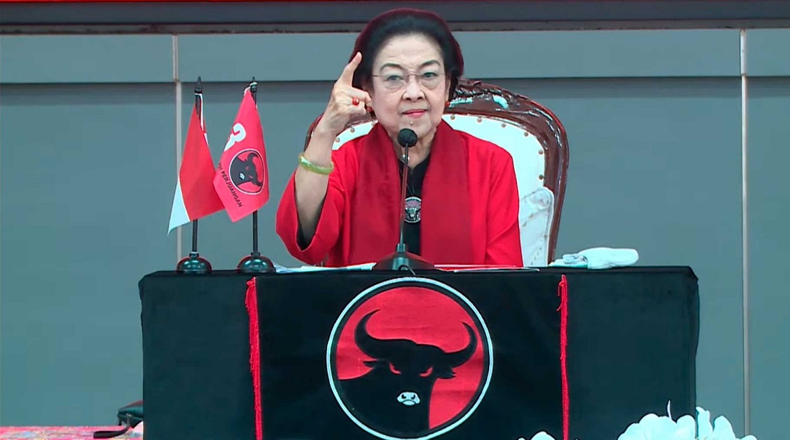 Ketika Megawati Soekarnoputri juga ikut terlibat dalam amicus curiae. Megawati meminta agar hakim MK mengedepankan sikap kenegarawanan yakni terkait dengan putusan MK No. 90/PUU-XXI/2023 yang meloloskan Gibran Rakabuming Raka sebagai Cawapres dari Prabowo