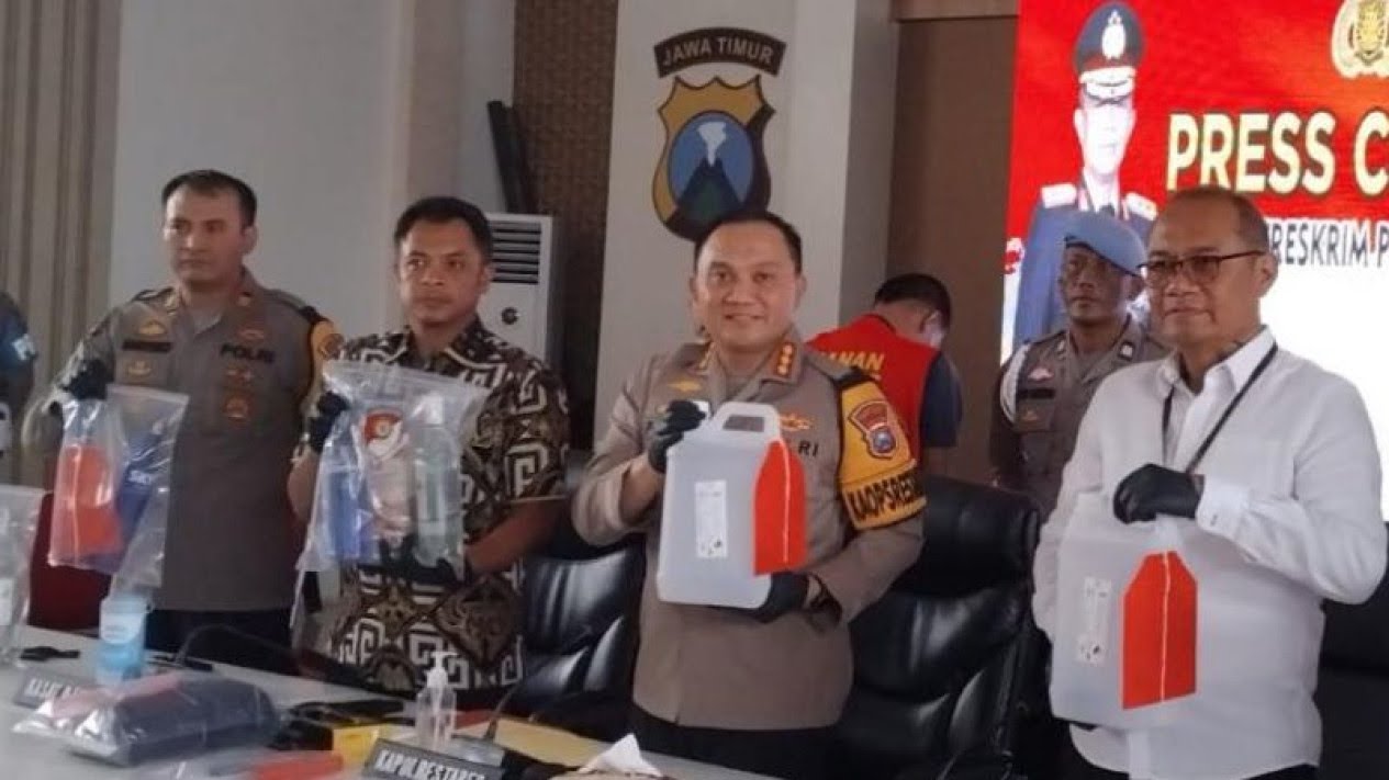 Satreskrim Polrestabes Surabaya menetapkan AZS atau Arnold Zadrach Sitaniya sebagai tersangka kejadian di Lounge Bar Vasa Hotel Surabaya, pada Jumat (22/12/2023) lalu | ist 