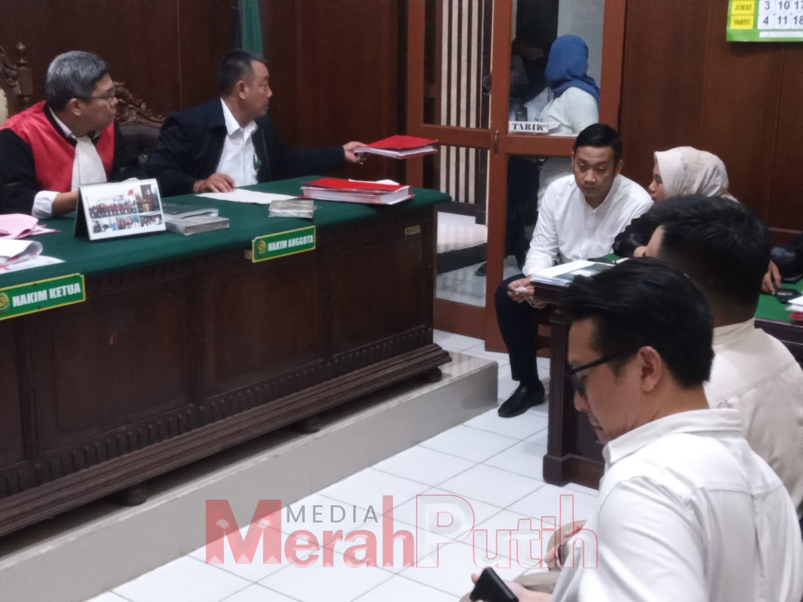 Dihadapan majelis hakim Canggih mengatakan telah menyuntikkan investasi awal sebesar Rp 600 juta yang kemudian bertambah hingga mencapai total sekitar Rp 5 miliar. Namun setelah mendengar berita negatif tentang terdakwa, ia meminta pengembalian investasin