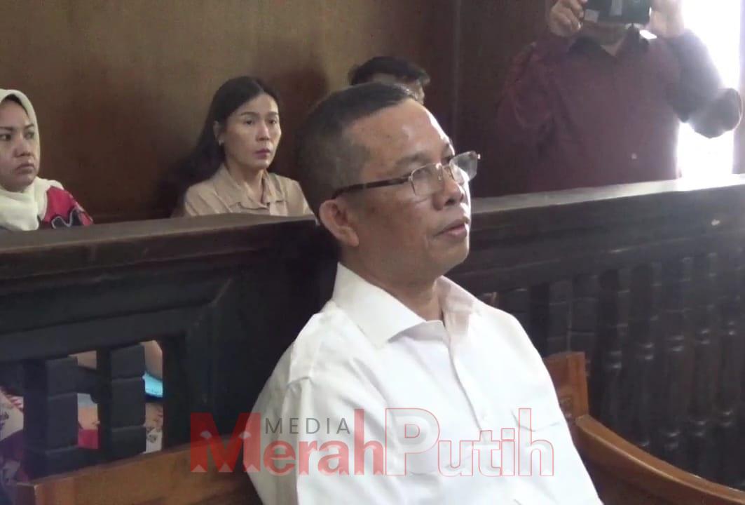Skandal ijazah palsu yang menyeret Robert Simangungsong kian mendapat perhatian publik, pasalnya terdakwa sebelumnya merupakan eks Ketua DPD Nasdem Kota Surabaya I MMP I Totok Prastyo
