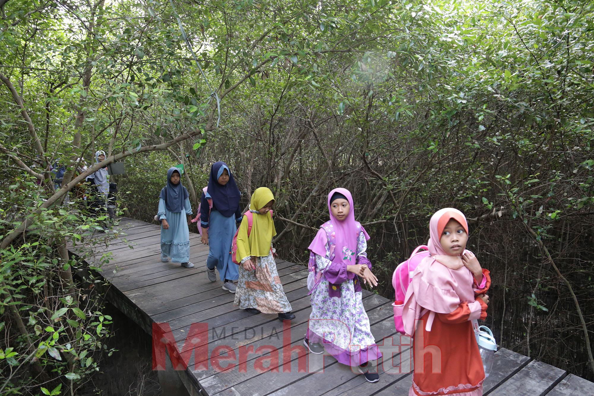 Peraturan Daerah (Perda) No 3 Tahun 2023 tentang perubahan Perda No 6 Tahun 2011 tentang Penyelenggaraan Perlindungan Anak, yang sebelumnya telah disusun. Didalam perwali itu tertuang Tata Cara dan Mekanisme Pemberian Perlindungan Khusus Kepada Anak I MMP
